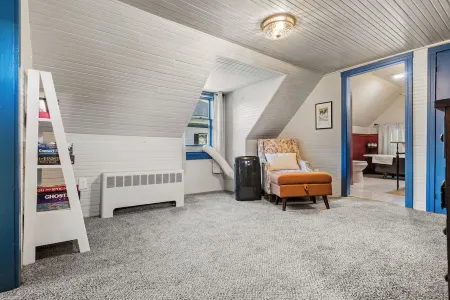 Historic 1686 Home Near Downtown l 5BR Retreat