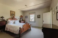 NEW Riverside Vintage Gem, Truckee River 1 Block, Centrally Located + Grill