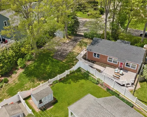 Beach Cottage, Private Beach and Pass Hotels in Niantic