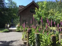 Humboldt Romantic Rural Hideaway Hotels near The Bigfoot Museum