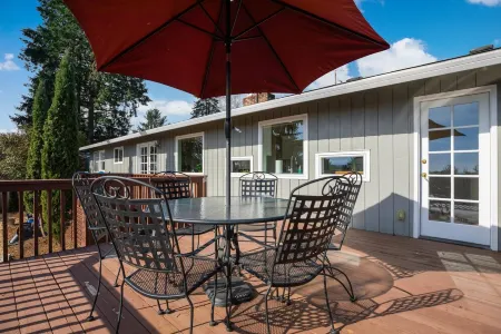 Alder House: Single Level Home in the Dundee Hills