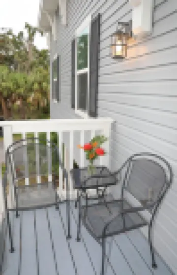 Eagle Nest Apartment-Walk to downtown & the water! New heated POOL January 2024!