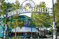 Easy walk to UL, Downtown, Girard park, and multiple music venues. Pet friendly!