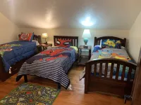 1916 renovated 8 bedroom, family-friendly home with great views Отели в г. Боном