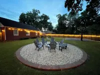 Beautiful ‘23 Remodel~Walk to ND