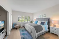 Newly upgraded throughout and GORGEOUS sunset and mountain views!