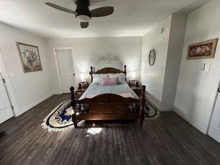 Large Home near Great Smoky Mountains and Knoxville