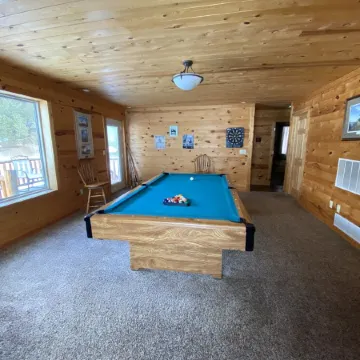 Creekside Cabin With Mountain Views