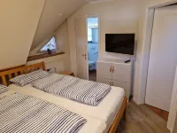 Thatched house with Southwest-terrace, centrally located, near to beach - بيت ضيافة