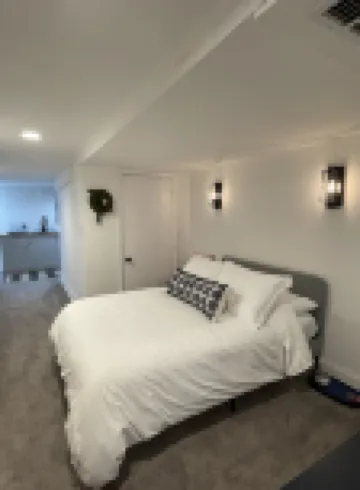 Beautiful Studio on the Park in the Heart of Mt. Adams