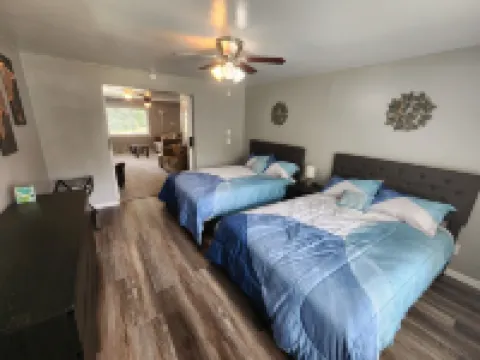 "Cloud Vine" 4-bedroom home in Erie County's North East, PA! Easy access to all!