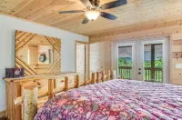 Vista Sunrise Mountain View with Hot Tub at Knight Sky Cabin Hotels in Union County