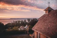 Entre Honfleur et Deauville, Face à la Mer, Dans une Bâtisse Normande Hotels in Cricquebeuf