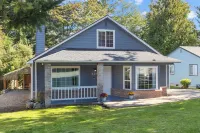 The Blue Haven Getaway, with Window AC Units in the Summer. - Wi-Fi