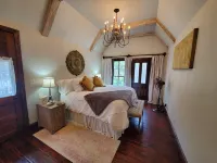 HIstoric Tiny House - Down on Main Street!