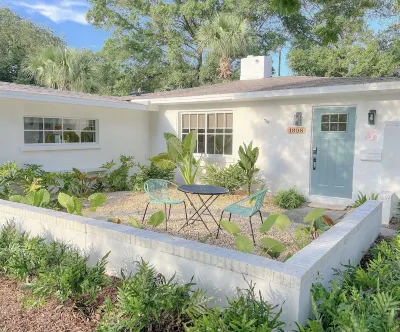 Boho Beach Villa- minutes to the ocean