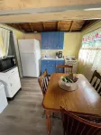 Bluebird Cottage: Cozy Rustic Lakefront Escape at the Pier, Perfect for 6!