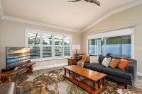 Everything! 3/2, FREE golf & 4-seat cart, Resident passes, pets, near Brownwood