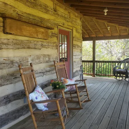 Countryside Cabin with Mountain Views near Surreybrooke Gardens