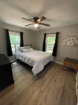 "The Hideaway 2" Charming 2-bedroom house in delightful Farmington with WiFi, AC