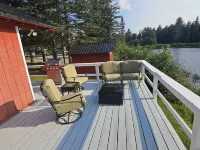 Cozy Lake Front home for Boating, fishing, winter sports, and gorgeous views, Hotels in Errol