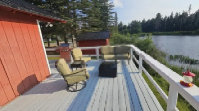 Cozy Lake Front home for Boating, fishing, winter sports, and gorgeous views,