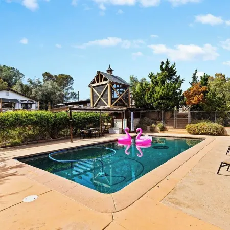 Montecito Cottage - Tuscan Farmhouse, Pool, Views
