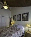 Rocky Glen Condo - forest nest on Baraboo bluff