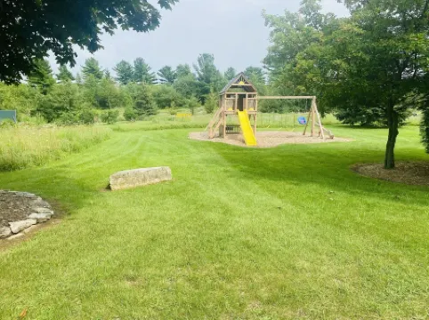 Wonderful 3 bdrm 3 bath condo w great views & tons to do! Brand new Central AC!