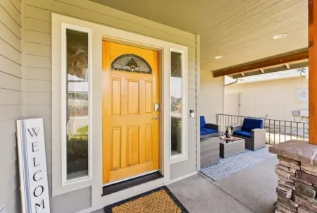 3 memory foam King beds/65" TV/300mbps/Culd de sac/Full Kitchen/BBQ/Jetted Tub/