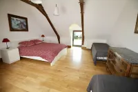 Gîte La Hunaudaye - Domaine du Bois Riou - swimming pool- Dinan-Dinard-Saint Malo