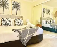 FantaSea In Ettalong Beach - 700m to Beach 3 bedrooms 6 Guests 4 Beds 2 Baths Hotel a Ettalong Beach