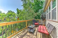 *Castle by the Square* - 5 minute walk to downtown Bentonville!