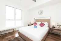 Luxury 1BR Pool, Gym, Rooftop and Prime Location Hotels near Walgreens