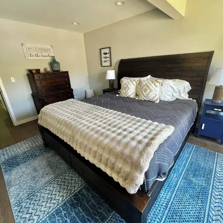 Otter Getaway - Quartermaster Harbor Beach House.