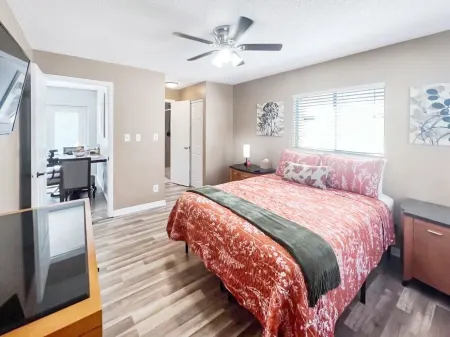 Backyard Paradise - POOL, MINI GOLF & BAR Отели рядом с достопримечательностью «Island Bamboo»