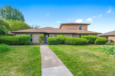 Newly remodeled 5BR 3BA w/pool 16 ppl Hotels near Allen Premium Outlets