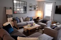 Luxury 4 BR Townhouse w/ Parking