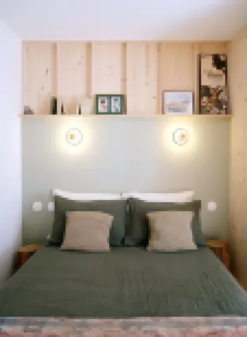 Cozy N'est house on historic courtyard-garden, close to station and city center