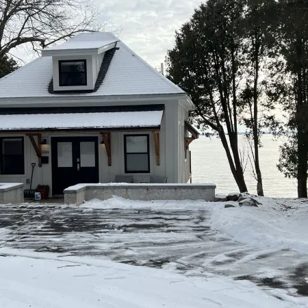 The Carriage House on Lake Superior  I  Lakeshore & Views  I  by Relax Open Air