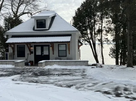 The Carriage House on Lake Superior  I  Lakeshore & Views  I  by Relax Open Air