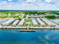 Waterfront Condo- Luxurious/Spacious