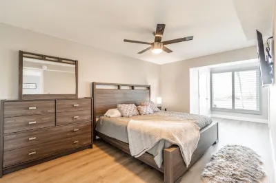 Gorgeous and Updated Waterfront Apartment 2 Bed #5 Hotels near Clearwater Center for the Arts