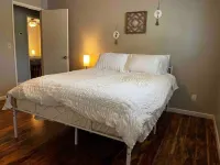 3B/1BA <1mi from Hospital w/ Self Check-in + Laundry