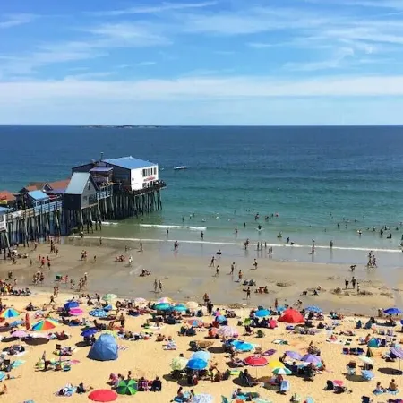 Cozy new efficiency close to beach and shopping