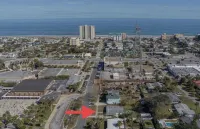 Sunshine Daydream Beach Bungalow. Walk to Beach! Great for Families! Firepit! - 2-Star