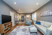 Cheerful Pet-Friendly Bungalow 1 Block from Downtown Laurens