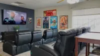 Lakefront Getaway with Game Room and Theater Seating - 4 stjerner