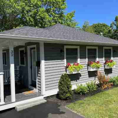 Newly renovated 3 bedroom, 2 bath bungalow, just steps to downtown BBH. Hotel Exterior