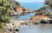 Plage du Capelan Parking Entrée Privé Climatisé Calme Assuré Hotels in Bandol